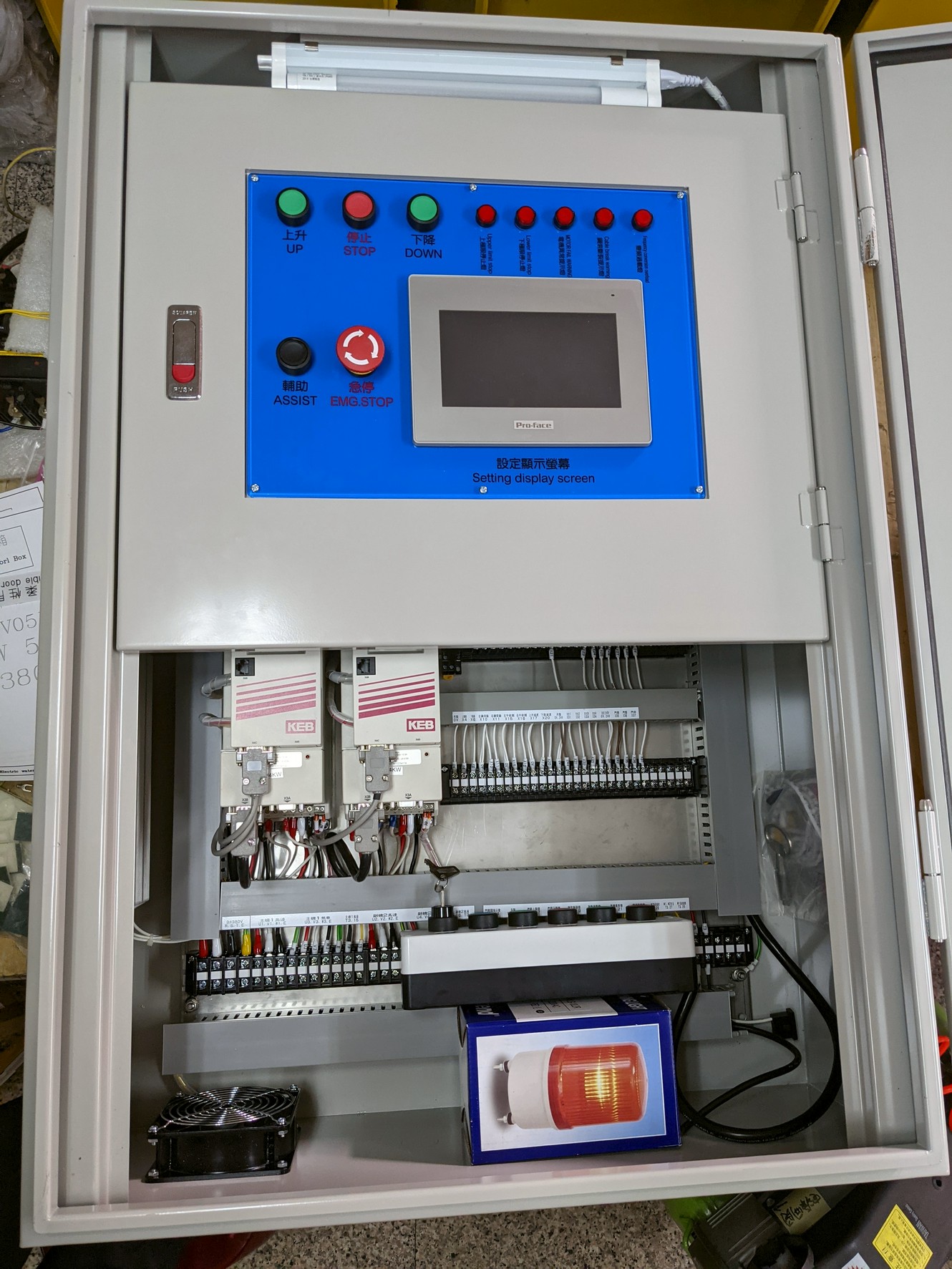 觸控 HMI 操作面板控制箱