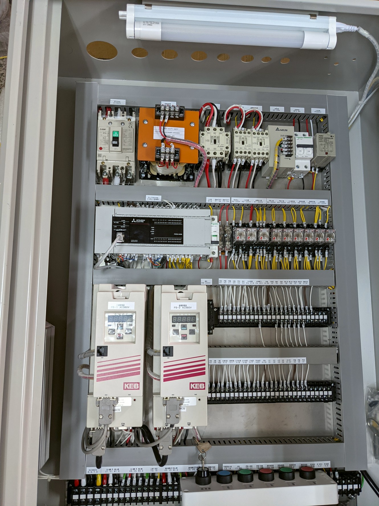 雙驅動器系統內部配線